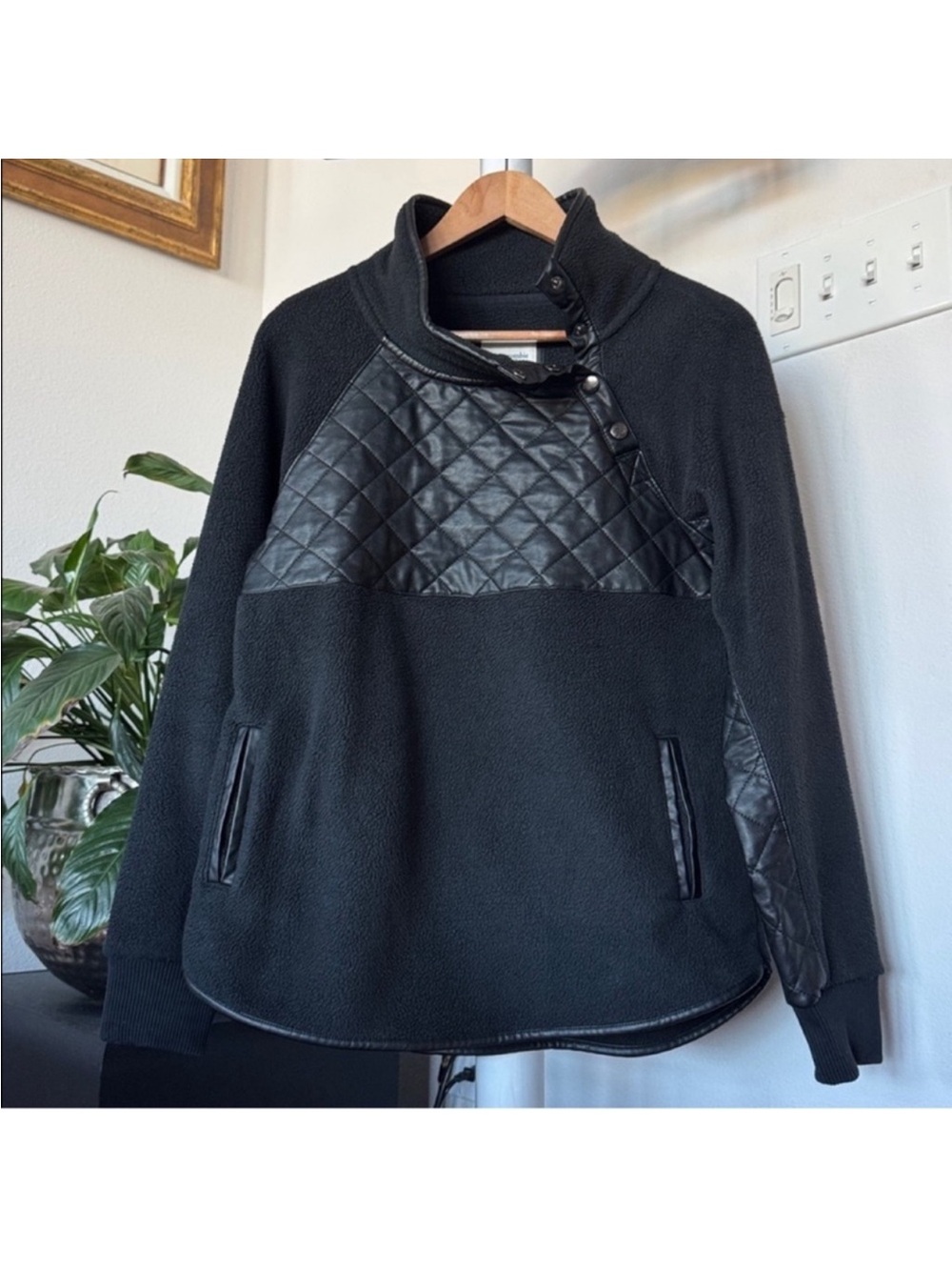 Abercrombie Black Pullover Fleece with Quilted Faux Leather Sz S High Neck snap